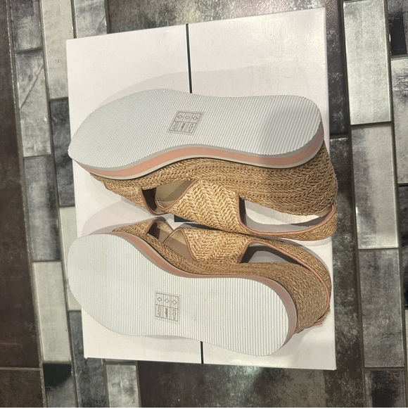 NWOT Dolce Vita Odelia Natural Raffia Tan Wedge Shoes - Picture 7 of 7